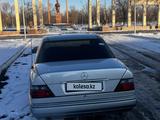 Mercedes-Benz E 220 1993 года за 2 900 000 тг. в Шу – фото 5