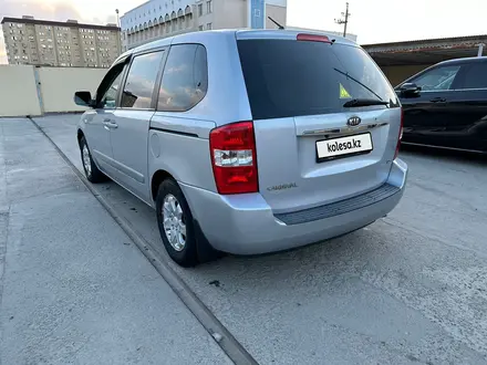 Kia Carnival 2008 года за 4 300 000 тг. в Атырау – фото 2