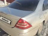 Mercedes-Benz C 200 2000 годаfor2 400 000 тг. в Караганда