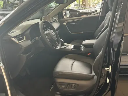 Toyota RAV4 Luxe 2025 года за 22 490 000 тг. в Астана – фото 16