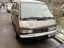 Nissan Largo, 1993
