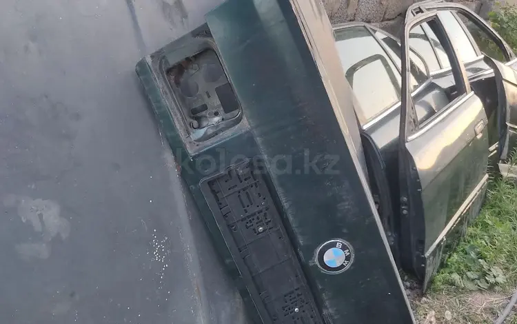 BMW двери капот багажник крыло за 5 000 тг. в Шымкент