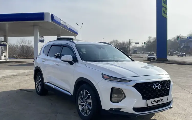 Hyundai Santa Fe 2019 годаfor13 500 000 тг. в Алматы