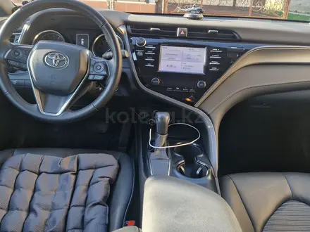 Toyota Camry 2019 года за 12 800 000 тг. в Алматы – фото 4