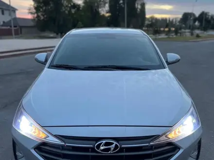 Hyundai Elantra 2019 года за 9 000 000 тг. в Тараз – фото 2