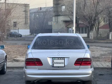 Mercedes-Benz E 240 1999 года за 3 600 000 тг. в Караганда – фото 2