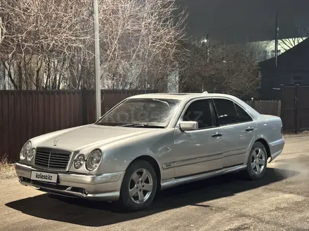 Mercedes-Benz E 240 1999 года за 3 600 000 тг. в Караганда