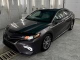 Toyota Camry 2018 годаfor9 500 000 тг. в Уральск – фото 2