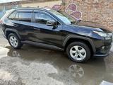 Toyota RAV4 2021 года за 16 000 000 тг. в Усть-Каменогорск – фото 3