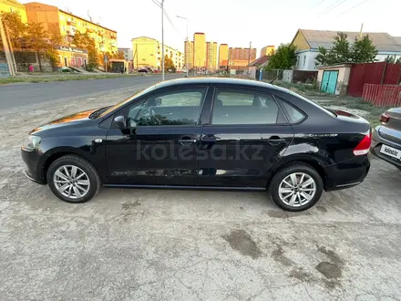 Volkswagen Polo 2014 года за 4 500 000 тг. в Атырау – фото 3