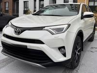 Toyota RAV4 2017 года за 12 850 000 тг. в Актобе