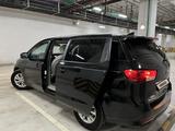 Kia Carnival 2015 годаfor11 000 000 тг. в Астана – фото 3