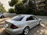 Mercedes-Benz C 200 2002 годаүшін3 000 000 тг. в Алматы – фото 2