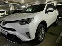 Toyota RAV4 2018 года за 13 000 000 тг. в Астана