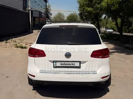 Volkswagen Touareg 2011 года за 12 000 000 тг. в Алматы – фото 2