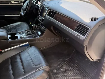 Volkswagen Touareg 2011 года за 12 000 000 тг. в Алматы – фото 5