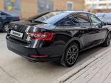 Skoda Superb 2019 года за 15 500 000 тг. в Астана – фото 2