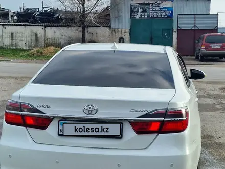 Toyota Camry 2015 года за 11 500 000 тг. в Тараз – фото 2