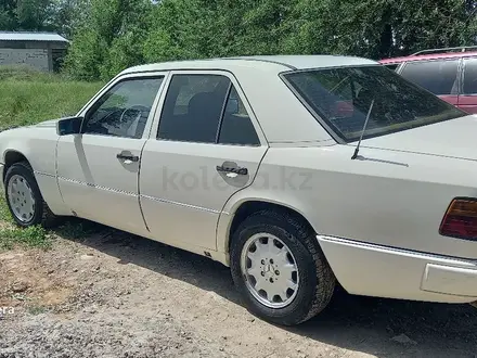 Mercedes-Benz E 230 1988 годаүшін700 000 тг. в Есик – фото 2