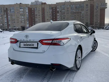 Toyota Camry 2018 года за 14 082 667 тг. в Астана – фото 4