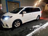 Toyota Sienna 2015 годаүшін13 000 000 тг. в Атырау