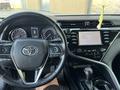 Toyota Camry 2019 года за 14 500 000 тг. в Атырау – фото 16