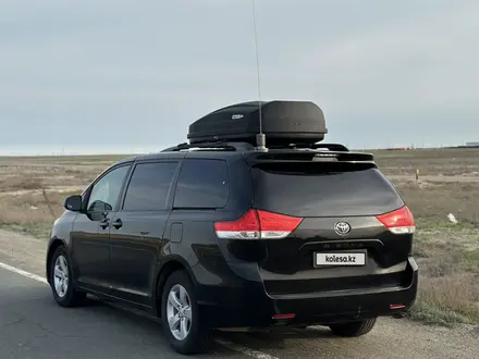 Toyota Sienna 2012 года за 7 800 000 тг. в Атырау – фото 2