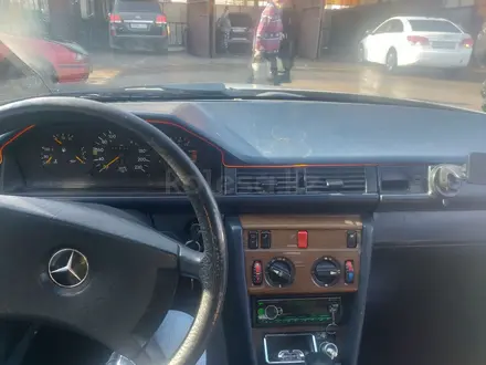 Mercedes-Benz E 230 1988 года за 1 000 000 тг. в Байтерек