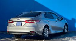 Toyota Camry 2019 года за 12 560 000 тг. в Алматы – фото 3