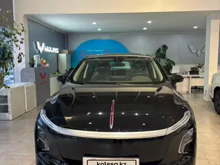 Hongqi E-QM5