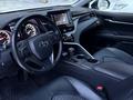 Toyota Camry 2021 года за 11 800 000 тг. в Актобе – фото 12