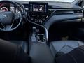 Toyota Camry 2021 года за 11 800 000 тг. в Актобе – фото 14