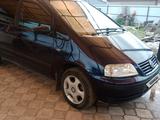 Volkswagen Sharan 2001 года за 4 000 000 тг. в Уральск – фото 2
