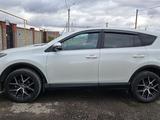 Toyota RAV4 2017 годаүшін11 800 000 тг. в Астана – фото 3