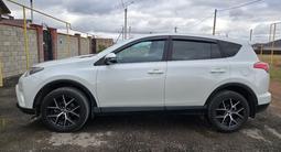 Toyota RAV4 2017 годаүшін11 800 000 тг. в Астана – фото 3