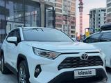 Toyota RAV4 2021 года за 17 000 000 тг. в Шымкент