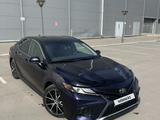 Toyota Camry 2021 года за 12 500 000 тг. в Астана