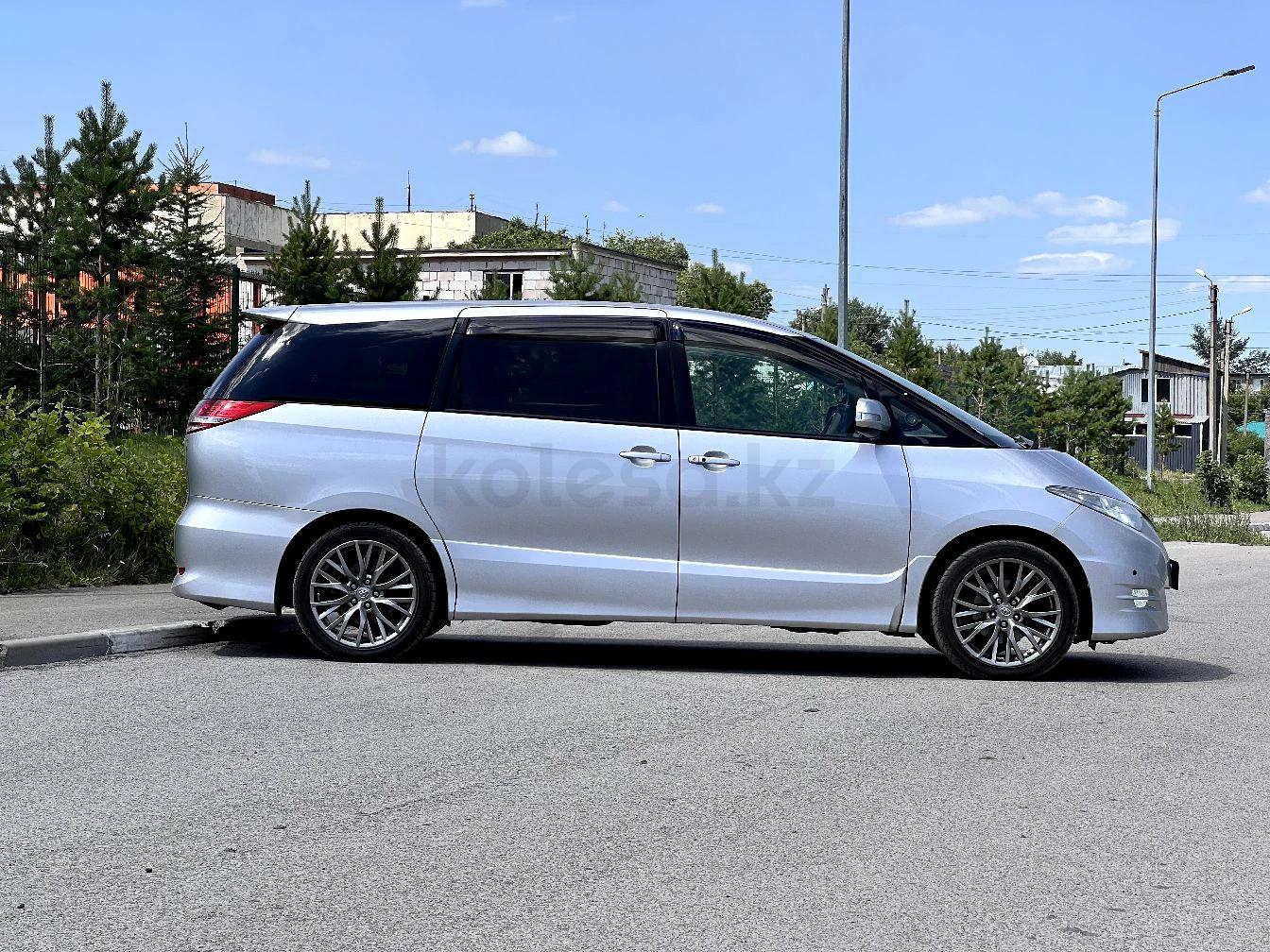 Toyota Estima 2009 г.