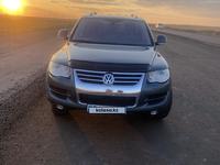Volkswagen Touareg 2007 годаүшін8 000 000 тг. в Алматы