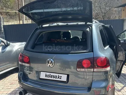 Volkswagen Touareg 2007 года за 8 000 000 тг. в Алматы – фото 6