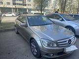 Mercedes-Benz C 200 2009 года за 7 500 000 тг. в Астана – фото 2