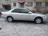 Toyota Camry 2001 года за 3 800 000 тг. в Актобе – фото 4