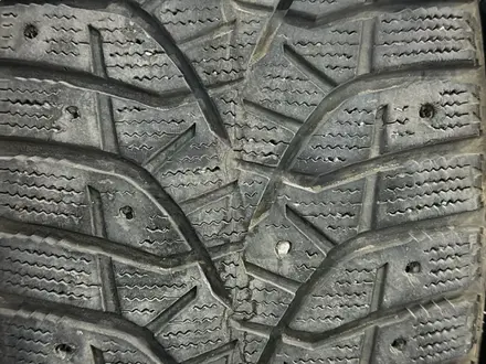 Автошины Bridgestone 245/45 R 19 зима дисков нет 3шт за 60 000 тг. в Атырау – фото 2