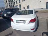 Hyundai Solaris 2013 года за 3 000 000 тг. в Караганда – фото 2