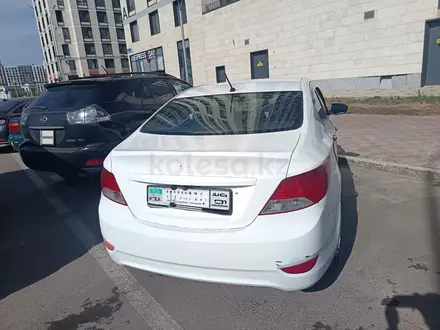 Hyundai Solaris 2013 года за 3 000 000 тг. в Караганда – фото 2