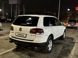 Volkswagen Touareg 2008 года за 5 500 000 тг. в Алматы – фото 4