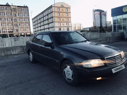 Mercedes-Benz C 200 1994 года за 1 650 000 тг. в Караганда