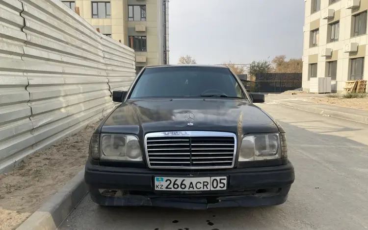 Mercedes-Benz E 220 1993 года за 500 000 тг. в Алматы