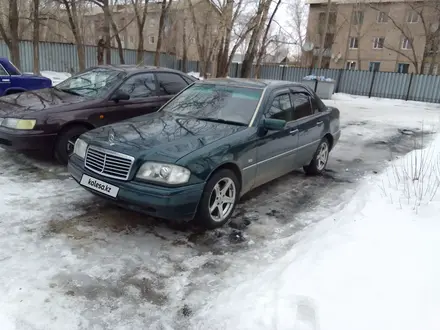 Mercedes-Benz C 220 1997 года за 2 800 000 тг. в Семей – фото 3