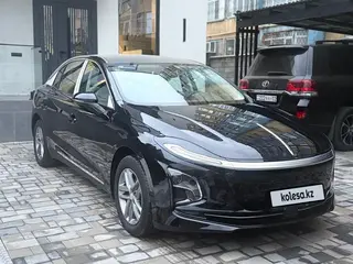 Hongqi E-QM5